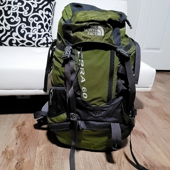 THE NORTH FACE TERRA 60 PACK in MINT CONDITION **NEVER USED**